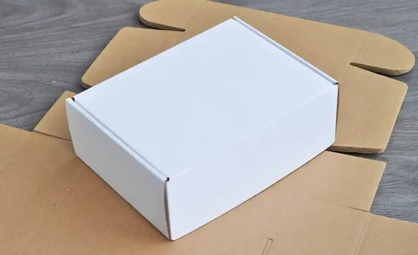 Картонные коробки с откидной крышкой: конструкция и применение