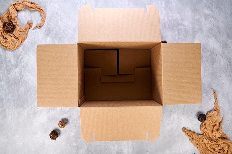 Коробки для вещей - купить в гардеробную картонные ящики в Москве  фото